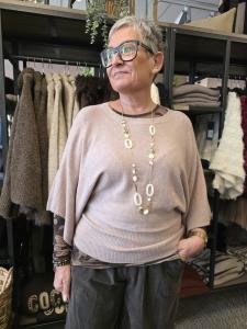 Stickad Tröja / Ponchotröja med 3/4 ärm, Taupe Julia - Caramelle Fashion