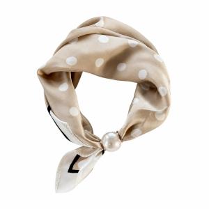 Scarves med magnetknäppe (vit pärla), Prickig Sand / Creme (70x70 cm) - Three M