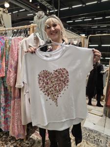 T-shirt Inze, Hjärta - Soulful Fashion     BERÄKNAD LEV: FEB