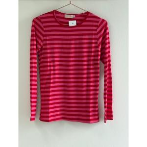 Topp Lång ärm, Randig Röd / Rosa, Pillan - Three M    BERÄKNAD LEV: MARS