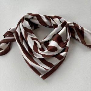 Scarves, Randig Brun / Vit (70x70 cm) - Three M