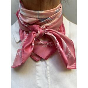 Scarves, Mönstrad Rosa Paisley  (70x70 cm) - Three M