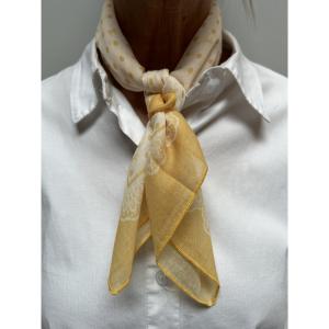 Scarves, Gul prickig (70x70 cm) - Three M