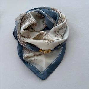 Scarves med magnetspänne, Blå (70x70 cm) - Three M