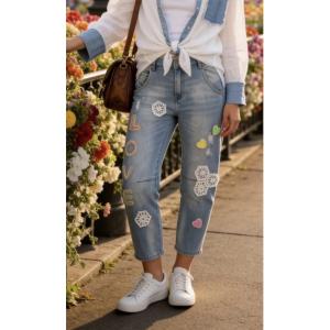 Jeans med spets och applikationer, Love - Qnuz