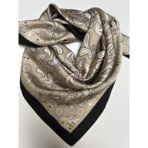 Scarves, Paisley Sand / Svart (70x70 cm) - Three M