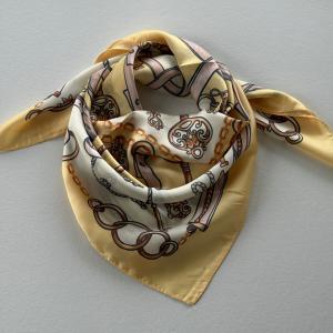 Scarves, Gul mönstrad (70x70 cm) - Three M    BERÄKNAD LEV: MARS