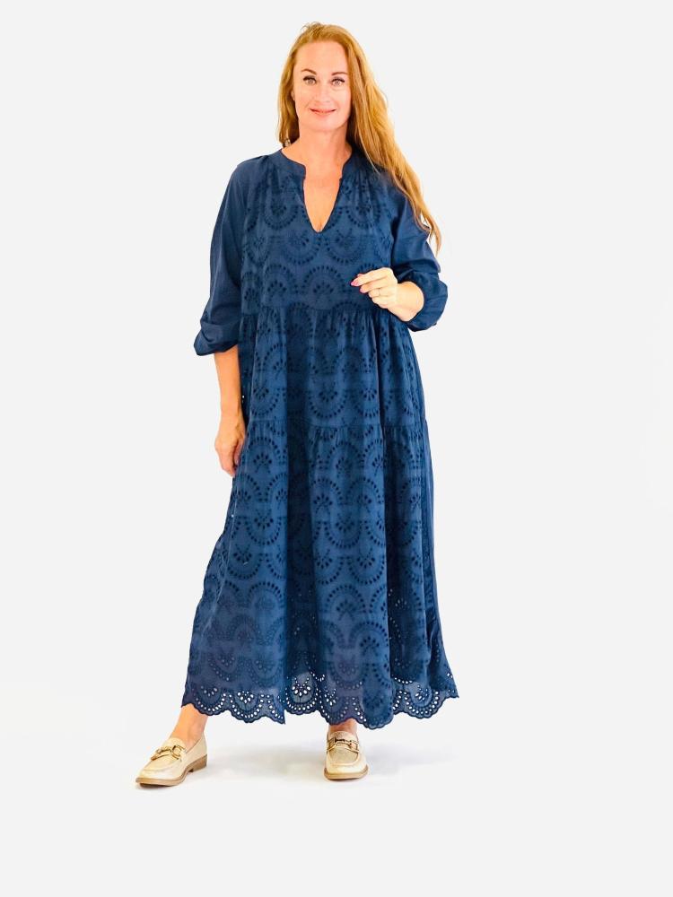 Maxiklänning, Broderi Anglaise Marinblå, Nelly - Cat & Co
