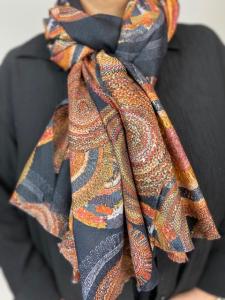 Halsduk, Svart med cirkelmönster - Mix by Heart