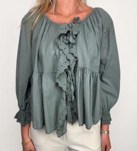 Blus med volang och spets, Armygrön Johanna - Caramelle Fashion