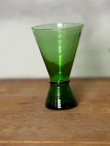Glas / Vinglas, Grönt (8,5x13 cm) - Karl Fredrik på Eklaholm