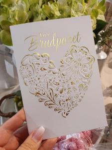 Till Brudparet - Guldhjärta Präglat motiv, kort från Pictura