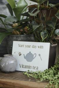 Skylt "Start your day with vitamin tea" - IB Laursen