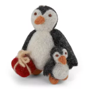 Tovad Pingvin med baby och paket (14725) - Gry & Sif