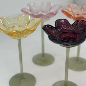 Ljusstake Kronblad, Orange (Höjd: 18,5 cm) - Miljögården     BERÄKNAD LEV: FEB/MARS