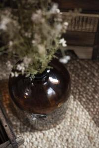 Apoteksflaska i brunt munblåst glas (30,5 cm) - Ib Laursen
