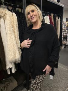 Stickad Poncho, Svart Stina - Caramelle Fashion