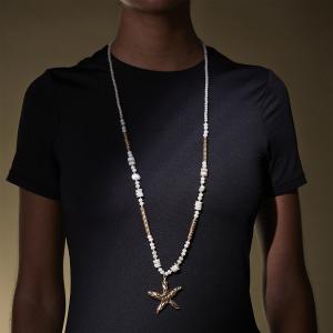 Halsband Långt, Cremevita/guld pärlor med guldfärgad sjöstjärna, Katarina - the moshi