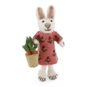 Vit hare med korallfärgad klänning + korg morötter, 12 cm (20016) - Én Gry & Sif     BERÄKNAD LEV: FEB/MARS