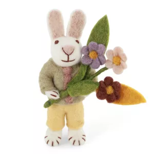Tovad hare, Vit med grön kavaj och en bukett blommor, Tovad ull (20315) - Én Gry & Sif