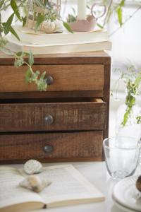 Träbyrå med 3 lådor, UNIKA - Ib Laursen