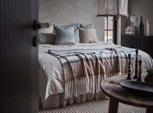 Filt Frasse, Randig Beige / Svart / Vit - Affari