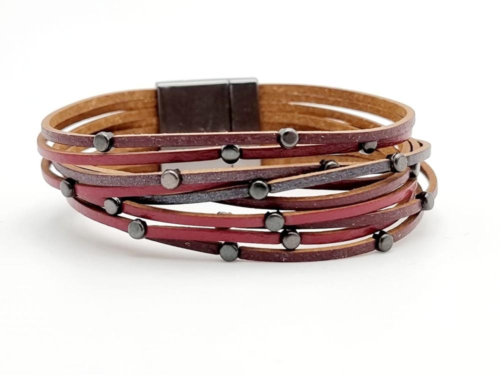 Armband, 10 läderremmar i vinröda toner - Cat & Co