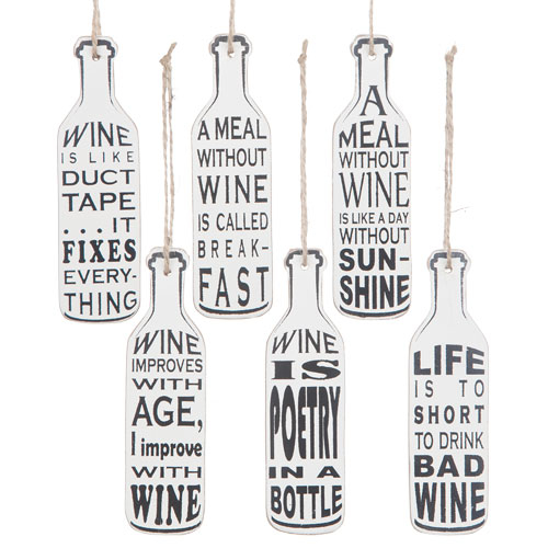 Tags i trä, i form av en vinflaska - Wine improves with age