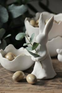 Majas Bunny som kan hålla ex blomma (240324) - Majas Cottage