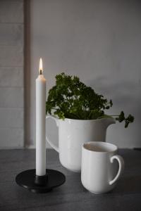 Ernst Glaserad Mjölkkanna, Vanilj Porslin    BERÄKNAD LEV: 11/12