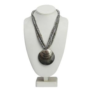 Halsband, Stor grå platt pärla från kokosnöt, Ebba - the moshi