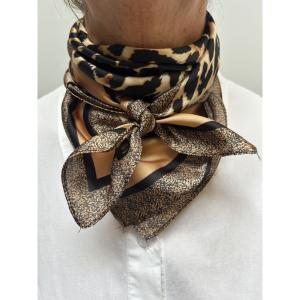 Scarves Leo, Fudge / Svart (70x70 cm) - Three M