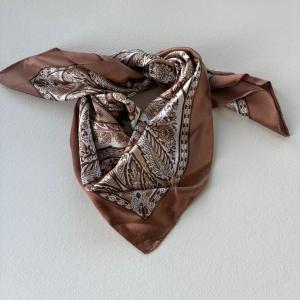 Scarves Paisley, Ljusbrun / Creme (70x70 cm) - Three M