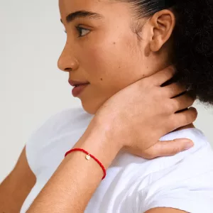 Armband rött Indie, guldpläterat - Pilgrim