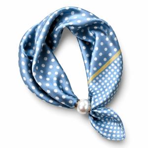 Scarves med magnetknäppe (vit pärla), Blå med vita prickar - Three M