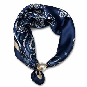 Scarves med magnetknäppe (vit pärla), Paisley Blå / Vit / Creme - Three M