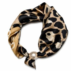Scarves med magnetknäppe (vit pärla), Leo Taupe / Svart / Kamel - Three M