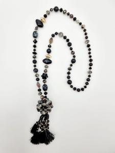 Halsband Långt, Maffig kula och tofsar, Svart - Cat & Co