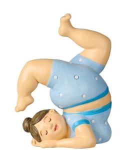 Yogadam i blåa trikåer, Sittande - Ib Laursen