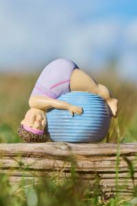 Yogadam på pilatesboll - Ib Laursen