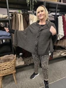 Stickad Poncho, Brun Stina - Caramelle Fashion