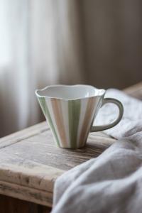 Majas Mugg, Randig Taupe / Grön - Majas Cottage