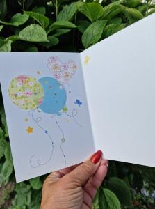 På Namngivningsdagen, Kort med ballonger, paket och fjärilar - Pictura