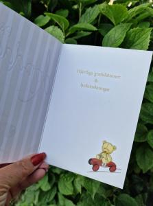 På dopdagen, Randigt kort med nalle och bil - Pictura