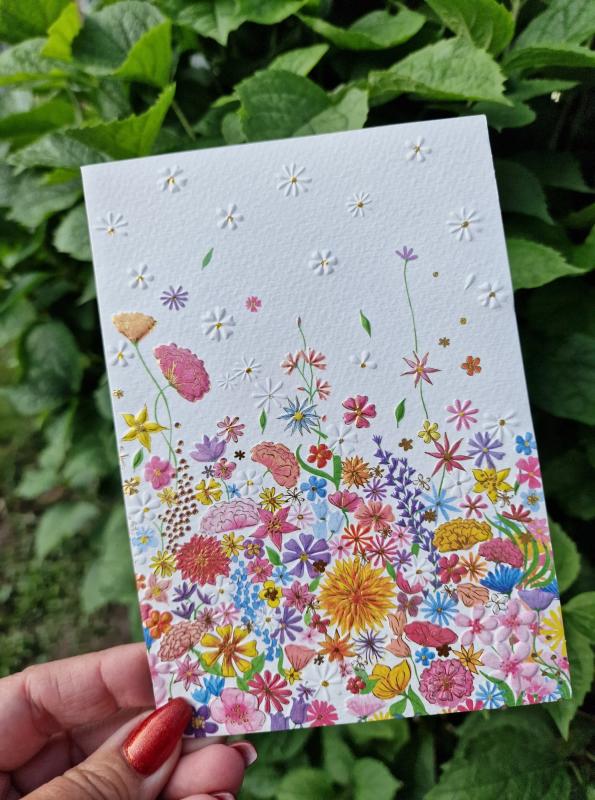 Kort med många små blommor på exklusivt papper - Pictura
