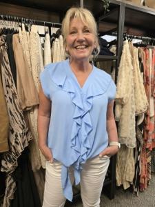 Topp med volang och knyt, Ljusblå Miranda - Caramelle Fashion