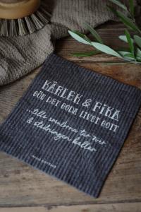 Maja Disktrasa, Kärlek & Fika - Majas Cottage