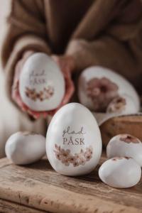 Majas Ägg Floral, Stående "Glad Påsk" - Majas Cottage