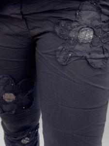 Magiskt strechig byxa med blomapplikationer, Svart Harriet - Gemini