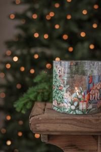 Majas Ljuslykta, A Christmas Saga (12x12 cm) - Majas Cottage